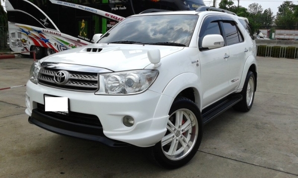 TOYOTA FOTUNER 3.0 V