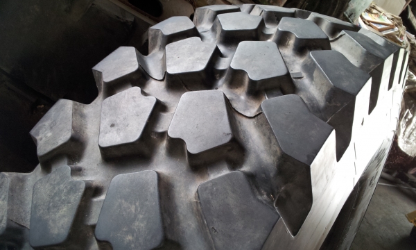 ขายยาง\% 14.00R20 เรเดียล ดอกสวยๆ