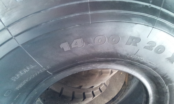 ขายยาง\% 14.00R20 เรเดียล ดอกสวยๆ