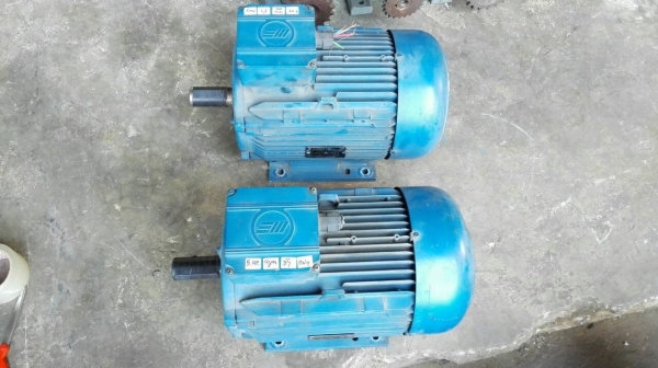 ** เหลือ 1 ตัว ** มอเตอร์ Marelli Made in Italy 5 HP. 380V. รอบช้า 950 RPM.สภาพสวย วิ่งเงียบ มี 2 ลูก!!