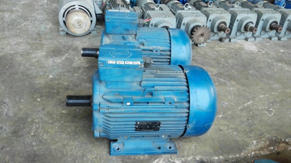 ** เหลือ 1 ตัว ** มอเตอร์ Marelli Made in Italy 5 HP. 380V. รอบช้า 950 RPM.สภาพสวย วิ่งเงียบ มี 2 ลูก!!