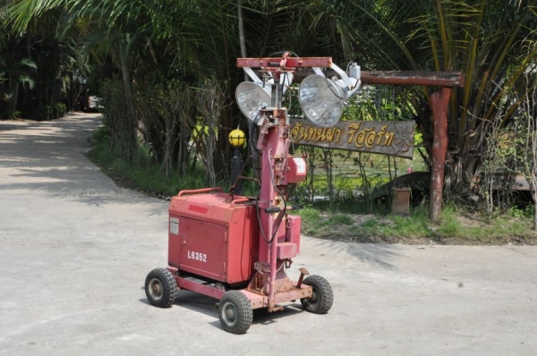 ขายสปอร์ตไลท์ DENYOเครื่องDIESEL พร้อมทาเวอร์เครนสูง สวยเดิมจากญี่ปุ่นยังไม่เคยใช้ในไทย 28,000เท่านั้น!!