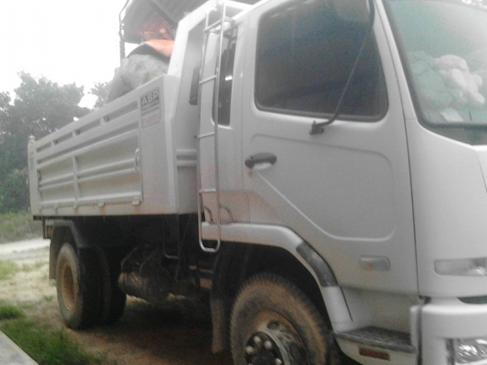 ขายรถใหม่ 3 คันซื้อมา 3 เดือน รถบรรทุก 6 ล้อดัมพ์มิตซู 220 แรงม้ายาง 1000 2 คันรถไถคูโบต้า M7040 1 คัน ราคารวม 3500000