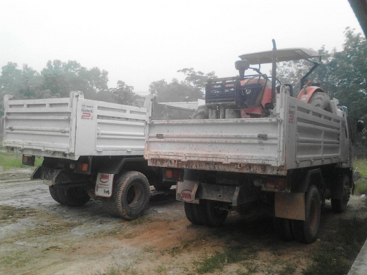 ขายรถใหม่ 3 คันซื้อมา 3 เดือน รถบรรทุก 6 ล้อดัมพ์มิตซู 220 แรงม้ายาง 1000 2 คันรถไถคูโบต้า M7040 1 คัน ราคารวม 3500000