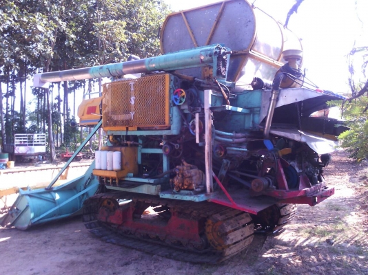 ขายรถเกี่ยวข้าวไทยเส็งยนต์รุ่นมดตะนอยอุ้ม2.2ตันราคา450000บาท