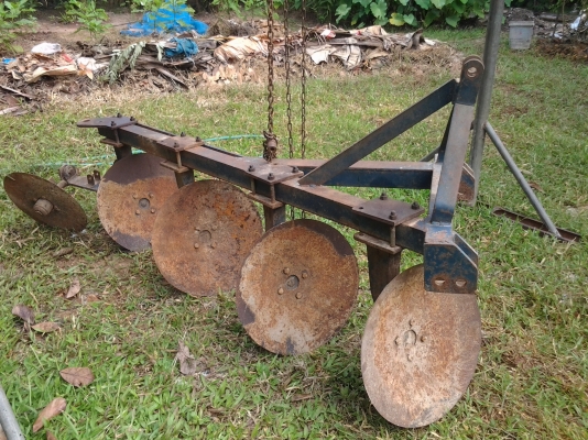 ขายตามสภาพผาล4ใบ18นิ้วติดกับรถไถ22แรงคูโบต้าลดเหลือ7500บาท