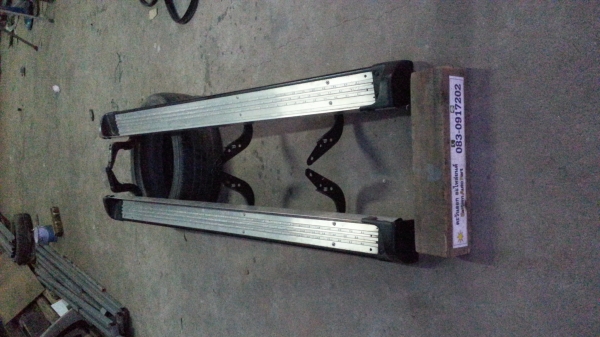 บันไดเสริมข้าง วีโก้ แค๊บ  ของแท้ถอด ไม่คด ไม่ดุ้ง มีขาครบ