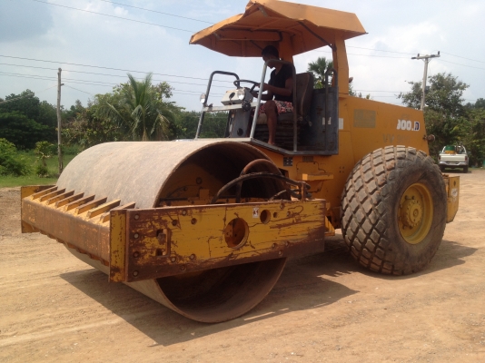 ขายรถบดสั่นสะเทือน    2 เพลา