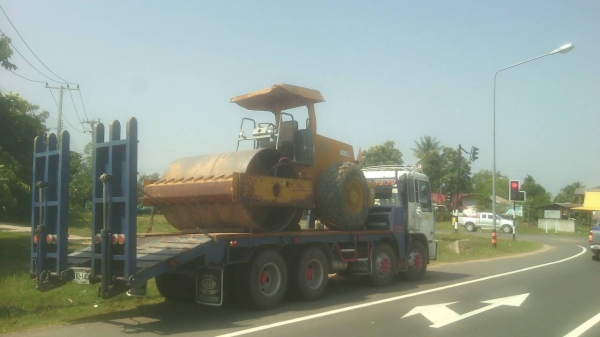 ขายรถบดสั่นสะเทือน    2 เพลา