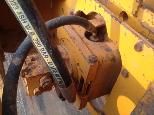 ขายรถบดสั่นสะเทือน    2 เพลา