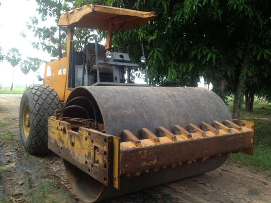 ขายรถบดสั่นสะเทือน    2 เพลา