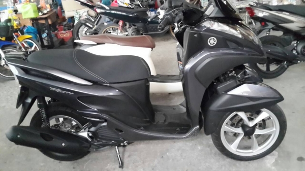 ขาย YAMAHA Tricity 125 สีเทา ปี 57 สภาพสวยมากๆ วิ่งน้อย เล่มทะเบียนพร้อมโอน