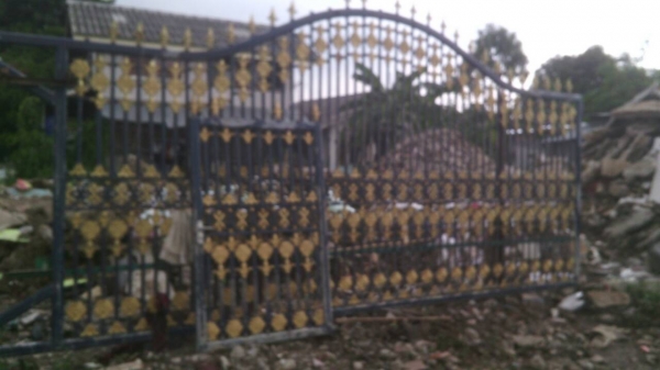 ขายด่วนประตูอัลลอย....สภาพสวย.ราคาถูก.....8,500 ต่อรองได้