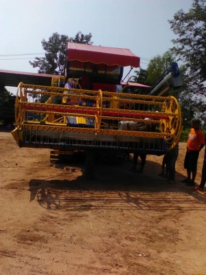 ขายรถเกี่ยวข้าวเกษตร พัฒนาปี53 ปลดหนี้ เครื่อง6HH1โบ เครื่องดี ช่วงล่างเต็ม ตู้ดี บิ้วใหม่าภาพพร้อมลงงาน เอกสารจากบริษัท ปั๊มดี