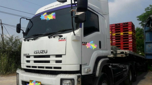 หัวลาก 2เพา อีซูซุ 360ปี55 สภาพนางฟ้าสวยบางเดิมพร้อมใช้ ทะเบียนพร้อมโอน ราคา 2,150,000บ ต่อรองได้