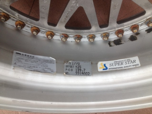 ล้อม้าเเท้ LODIO DRIVE 17กว้าง7นิ้วอ๊อฟ25ทั้ง4วงสีเดิมๆญี่ปุ่นสภาพสวยมีที่ขันฝาครบ6รู139