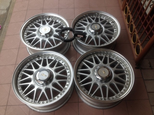 ล้อม้าเเท้ LODIO DRIVE 17กว้าง7นิ้วอ๊อฟ25ทั้ง4วงสีเดิมๆญี่ปุ่นสภาพสวยมีที่ขันฝาครบ6รู139