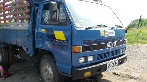ขายหกล้อกลาง ISUZU NPR-115 แรงม้า เอฟหลัง มีสโลว์กลาง สภาพพร้อมใช้