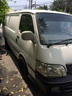 ขายรถตู้ Toyota Hiace 3.0 ปี 2003 สีขาวเครื่องดีเซล 3000cc เกียร์ธรรมดา ราคา 125,000 บาท