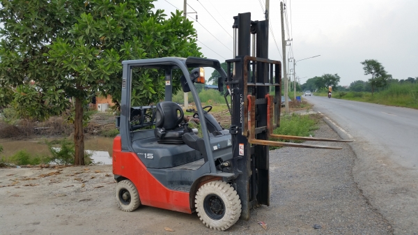 ขายด่วนรถยก TOYOTA 8FGยก1.5ตันเสาสูง3เมตรยางตันหน้าหลังรถนอกนำเข้ายังไม่เคยใช้งานในเมืองไทยเลยรุ่นใหม่สุดๆขายถูกๆๆ