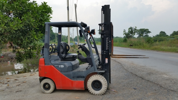 ขายด่วนรถยก TOYOTA 8FGยก1.5ตันเสาสูง3เมตรยางตันหน้าหลังรถนอกนำเข้ายังไม่เคยใช้งานในเมืองไทยเลยรุ่นใหม่สุดๆขายถูกๆๆ