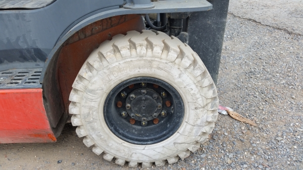 ขายด่วนรถยก TOYOTA 8FGยก1.5ตันเสาสูง3เมตรยางตันหน้าหลังรถนอกนำเข้ายังไม่เคยใช้งานในเมืองไทยเลยรุ่นใหม่สุดๆขายถูกๆๆ