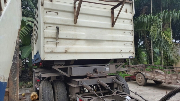 รถอีซูซุ 10 ล้อดั้ม FXZ 360 แรงม้า. ปี 54 , ( ขายแม่ , ลูก. ) , ( รถวิ่ง 11x,xxx กม. )    สนใจติดต่อ  081 - 6079515