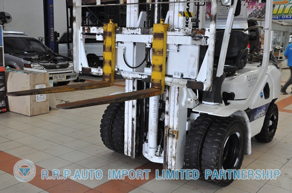 ขายรถโฟล์คลิฟท์มือสอง KOMATSU รุ่น FG30T ราคา 455,000 บาท นำเข้าจากประเทศญี่ปุ่น 100\% ไม่เคยใช้งานในประเทศไทย