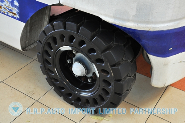 ขายรถโฟล์คลิฟท์มือสอง KOMATSU รุ่น FG30T ราคา 455,000 บาท นำเข้าจากประเทศญี่ปุ่น 100\% ไม่เคยใช้งานในประเทศไทย