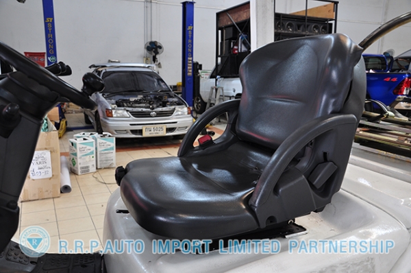 ขายรถโฟล์คลิฟท์มือสอง KOMATSU รุ่น FG30T ราคา 455,000 บาท นำเข้าจากประเทศญี่ปุ่น 100\% ไม่เคยใช้งานในประเทศไทย