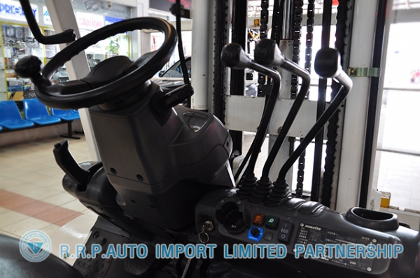 ขายรถโฟล์คลิฟท์มือสอง KOMATSU รุ่น FG30T ราคา 455,000 บาท นำเข้าจากประเทศญี่ปุ่น 100\% ไม่เคยใช้งานในประเทศไทย