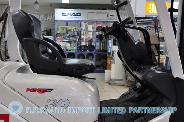 ขายรถโฟล์คลิฟท์มือสอง KOMATSU รุ่น FG30T ราคา 455,000 บาท นำเข้าจากประเทศญี่ปุ่น 100\% ไม่เคยใช้งานในประเทศไทย