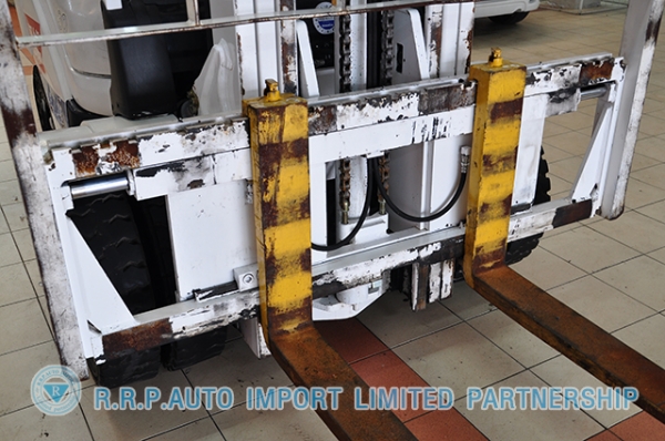 ขายรถโฟล์คลิฟท์มือสอง KOMATSU รุ่น FG30T ราคา 455,000 บาท นำเข้าจากประเทศญี่ปุ่น 100\% ไม่เคยใช้งานในประเทศไทย