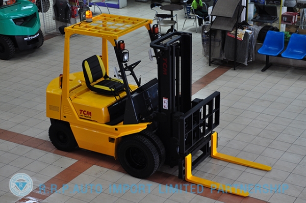 ขายรถโฟล์คลิฟท์มือสอง TCM รุ่น FD25Z1  ราคา 245,000 บาท นำเข้าจากประเทศญี่ปุ่น 100\% ไม่เคยใช้งานในประเทศไทย