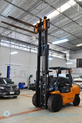 ขายรถโฟล์คลิฟท์มือสอง TOYOTA รุ่น7FG40 ราคา485,000 บาท นำเข้าจากประเทศญี่ปุ่น 100\% ไม่เคยใช้งานในไทย