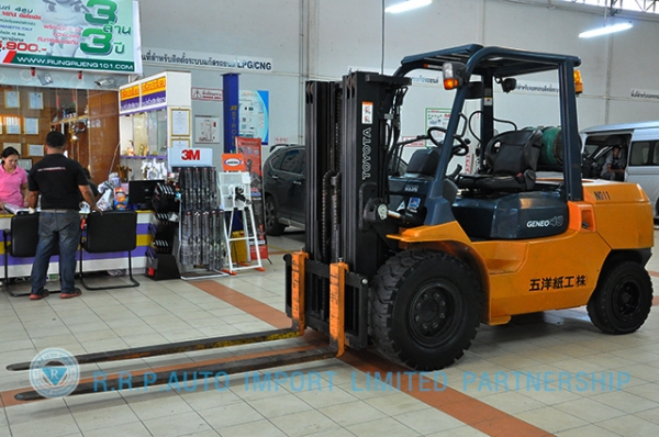 ขายรถโฟล์คลิฟท์มือสอง TOYOTA รุ่น7FG40 ราคา485,000 บาท นำเข้าจากประเทศญี่ปุ่น 100\% ไม่เคยใช้งานในไทย