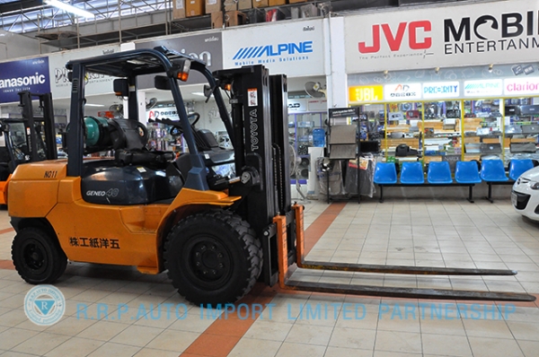 ขายรถโฟล์คลิฟท์มือสอง TOYOTA รุ่น7FG40 ราคา485,000 บาท นำเข้าจากประเทศญี่ปุ่น 100\% ไม่เคยใช้งานในไทย