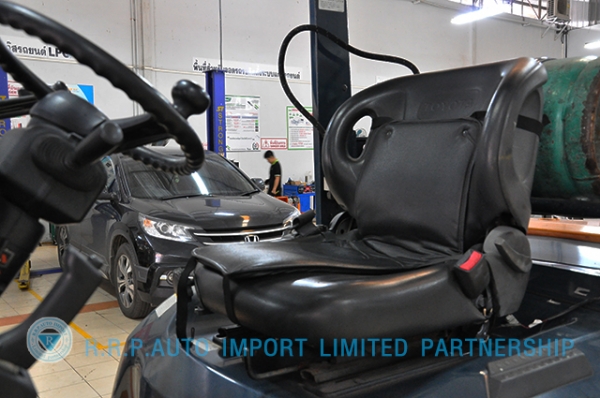 ขายรถโฟล์คลิฟท์มือสอง TOYOTA รุ่น7FG40 ราคา485,000 บาท นำเข้าจากประเทศญี่ปุ่น 100\% ไม่เคยใช้งานในไทย