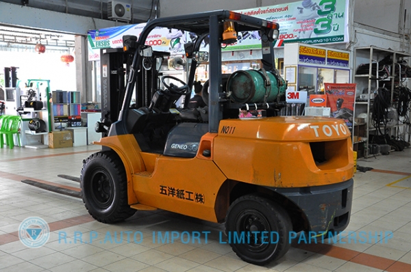 ขายรถโฟล์คลิฟท์มือสอง TOYOTA รุ่น7FG40 ราคา485,000 บาท นำเข้าจากประเทศญี่ปุ่น 100\% ไม่เคยใช้งานในไทย