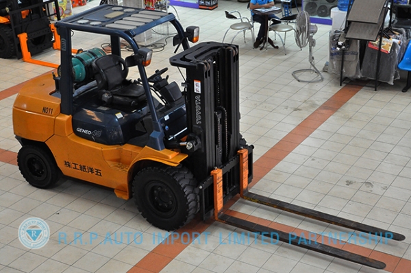 ขายรถโฟล์คลิฟท์มือสอง TOYOTA รุ่น7FG40 ราคา485,000 บาท นำเข้าจากประเทศญี่ปุ่น 100\% ไม่เคยใช้งานในไทย