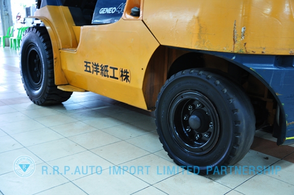 ขายรถโฟล์คลิฟท์มือสอง TOYOTA รุ่น7FG40 ราคา485,000 บาท นำเข้าจากประเทศญี่ปุ่น 100\% ไม่เคยใช้งานในไทย