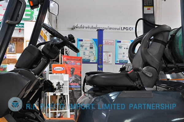 ขายรถโฟล์คลิฟท์มือสอง TOYOTA รุ่น7FG40 ราคา485,000 บาท นำเข้าจากประเทศญี่ปุ่น 100\% ไม่เคยใช้งานในไทย