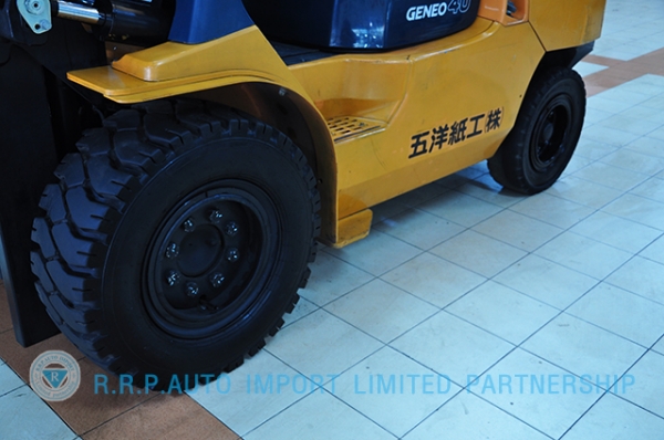 ขายรถโฟล์คลิฟท์มือสอง TOYOTA รุ่น7FG40 ราคา485,000 บาท นำเข้าจากประเทศญี่ปุ่น 100\% ไม่เคยใช้งานในไทย