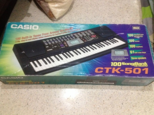 คียบอร์ด CASIO CTK 501 ของมาจากญี่ปุ่นสภาพสวยๆใหม่ๆมีกล่องมาครบ