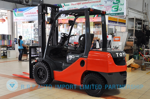 ขายรถโฟล์คลิฟท์มือสอง TOYOTA รุ่น 8FD30 ราคา 590,000 บาท นำเข้าจากประเทศญี่ปุ่น 100\% ไม่เคยใช้งานในไทย