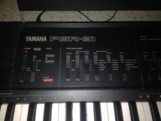 คีย์บอร์ด YAMAHA PSR 31 ของมาจากญี่ปุ่นสภาพสวยยังใหม่มีกระเป๋าใส่ครบ