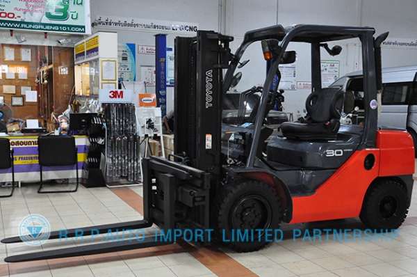 ขายรถโฟล์คลิฟท์มือสอง TOYOTA รุ่น 8FG30 ราคา 435,000 บาท นำเข้าจากประเทศญี่ปุ่น 100\% ไม่เคยใช้งานในไทย