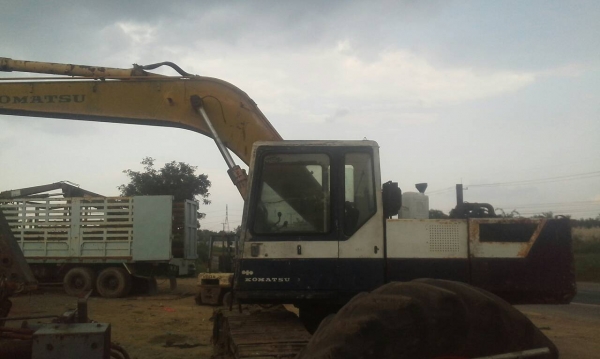 ขายแม็คโค  KOMATSUรุ่น3  pc200