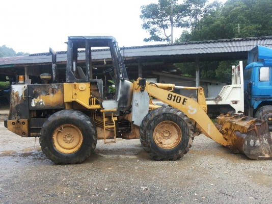 รถตัก CAT 910E.  ( 2 เพลา. )    สนใจติดต่อ   081 - 6079515