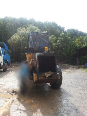 รถตัก CAT 910E.  ( 2 เพลา. )    สนใจติดต่อ   081 - 6079515